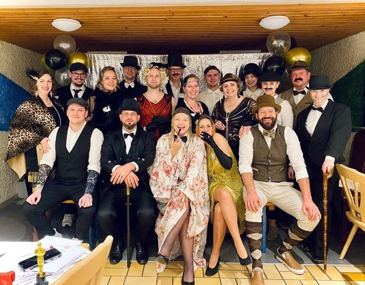 Foto di gruppo di un party con delitto Bohème Berlin