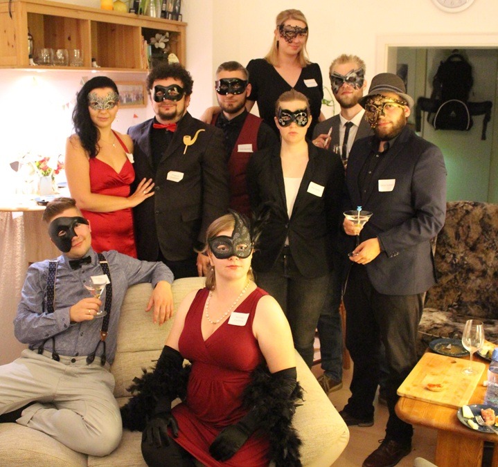 Gruppo di giocatori in maschera per La maschera dell’assassino