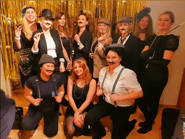 Giocatrici in costume per la cena con delitto L’ultimo segreto di Gatsby